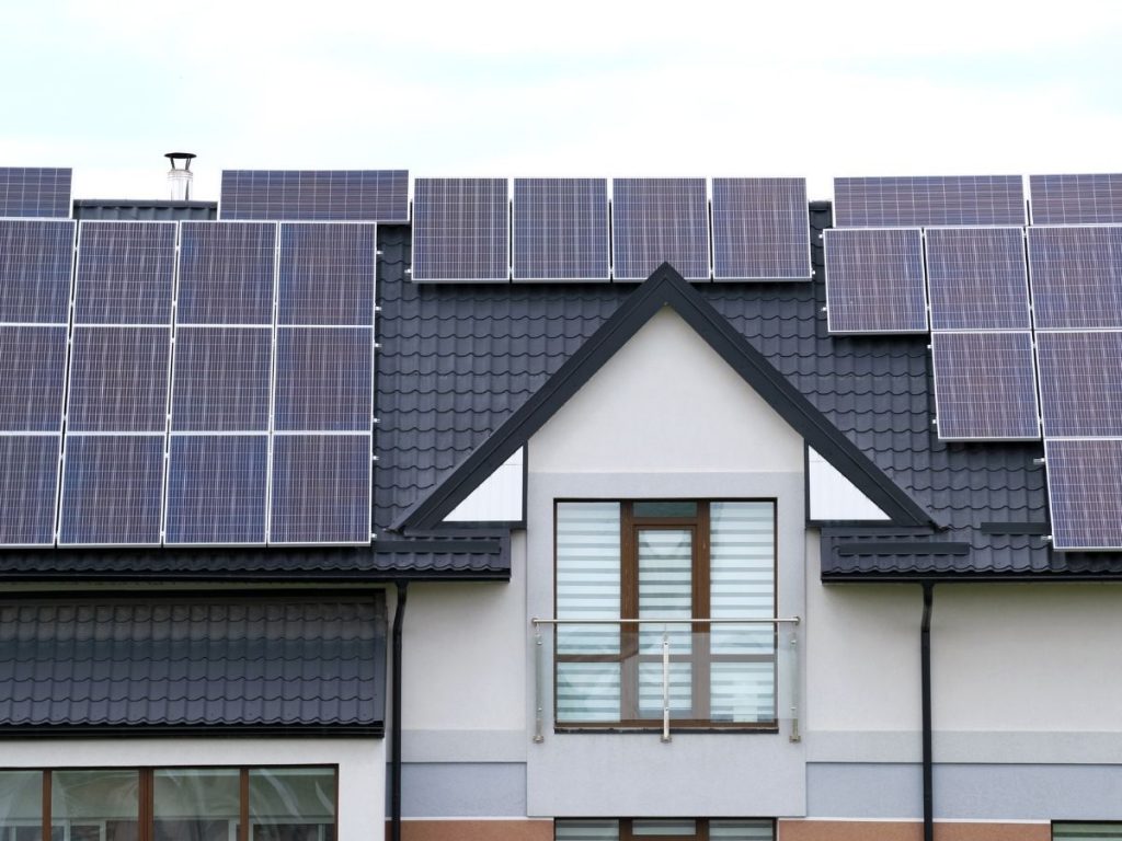 casas con paneles solares - mygreenhouse